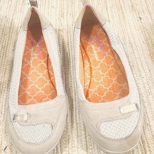 Super comfy sketches with memory foam souls, Beige